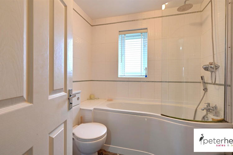 Bathroom - Picture 16 of 20