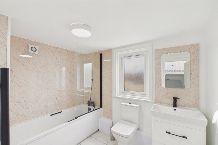 Bathroom - Picture 22 of 31