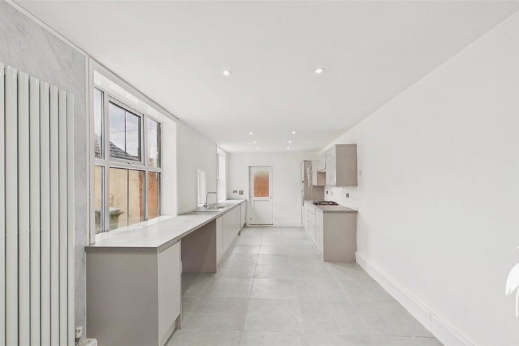 Dining Kitchen - Picture 10 of 31