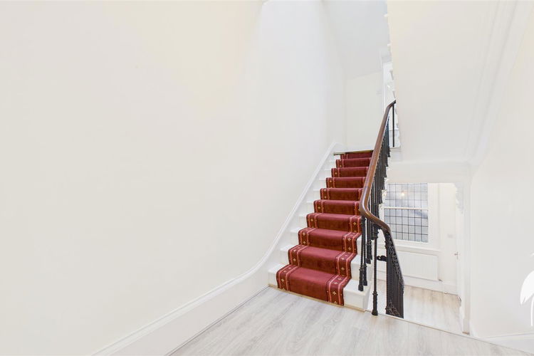 Half Landing - Picture 18 of 26