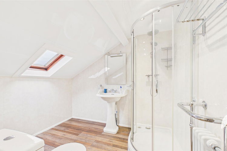 En Suite - Picture 21 of 26