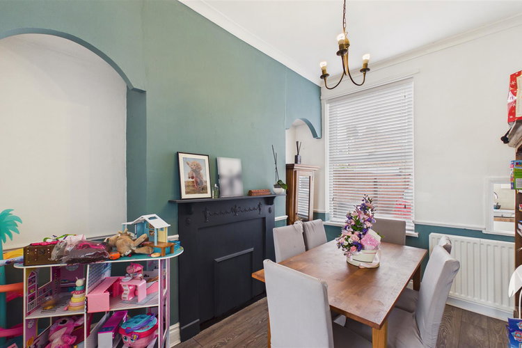 Dining Room - Picture 4 of 20