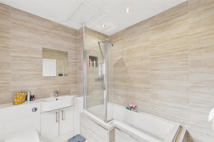 Bathroom - Picture 11 of 20