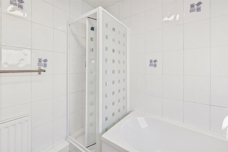 Bathroom - Picture 11 of 12