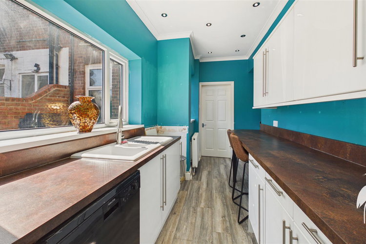 Kitchen - Picture 4 of 16