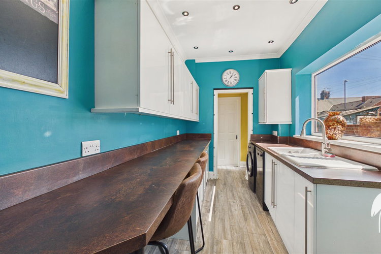 Kitchen - Picture 6 of 16