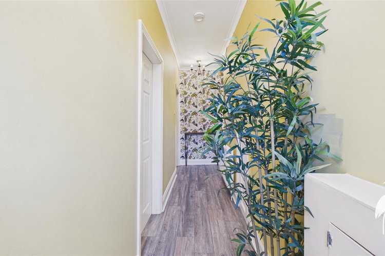 Entrance Hall - Picture 10 of 16