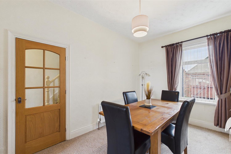 Dining Room - Picture 6 of 21
