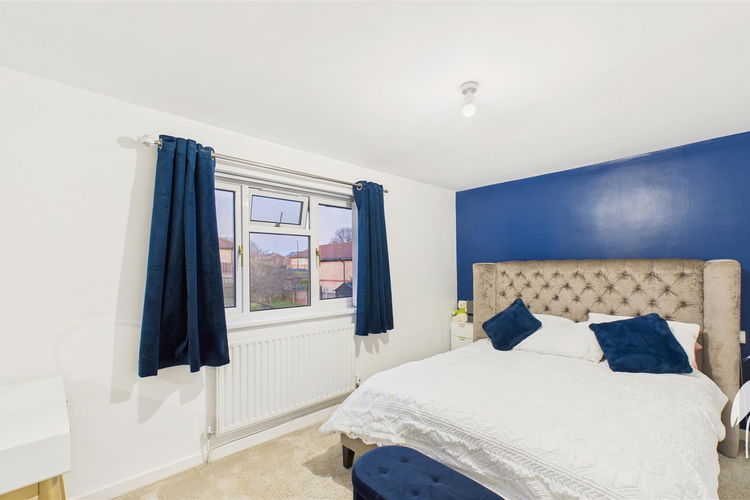 Bedroom 1 - Picture 11 of 21