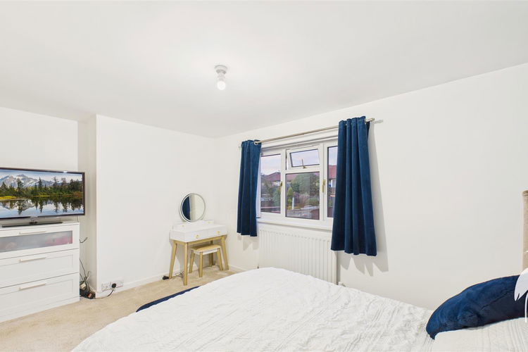 Bedroom 1 - Picture 12 of 21