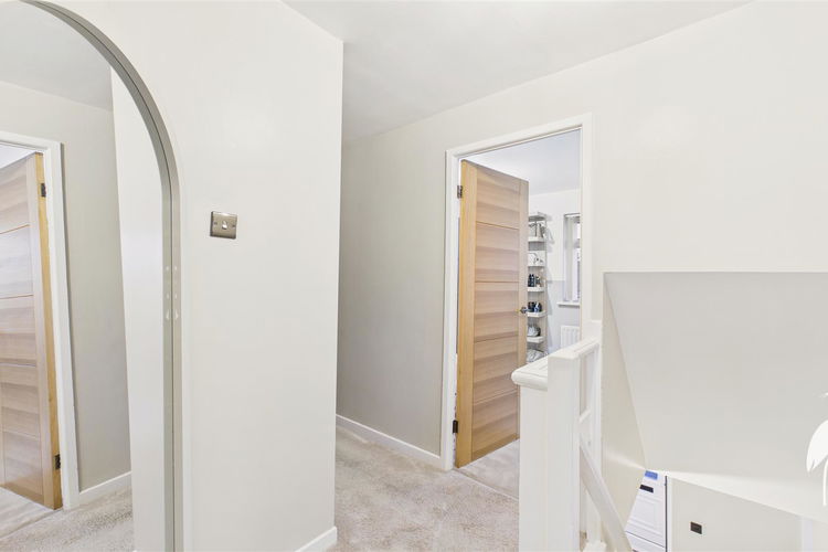 First Floor Landing - Picture 16 of 21