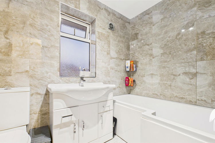 Bathroom - Picture 17 of 21