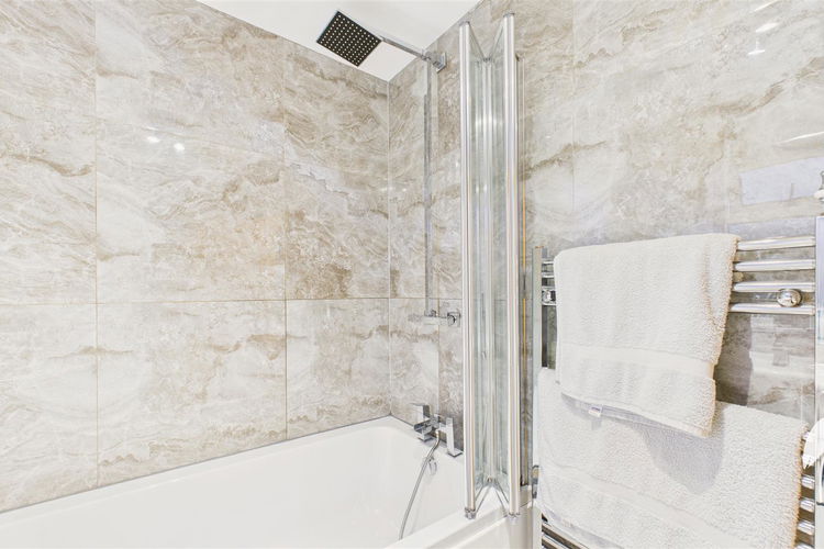 Bathroom - Picture 18 of 21