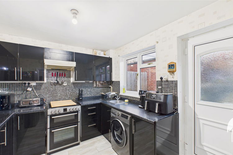 Kitchen - Picture 6 of 21