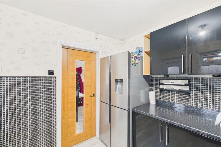 Kitchen - Picture 7 of 21