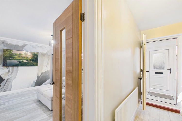 Hallway - Picture 10 of 21