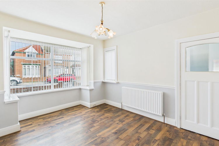 Lounge - Picture 3 of 15