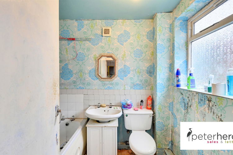 Bathroom - Picture 11 of 13