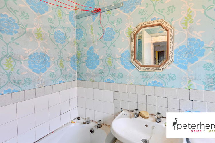 Bathroom - Picture 12 of 13