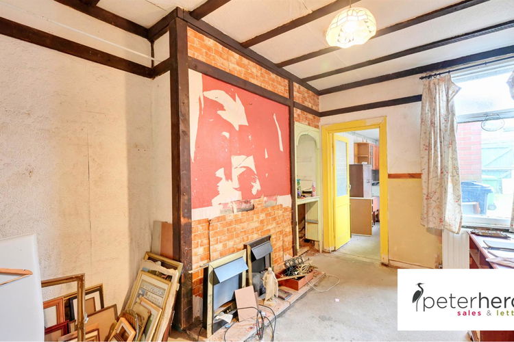 Lounge - Picture 3 of 13