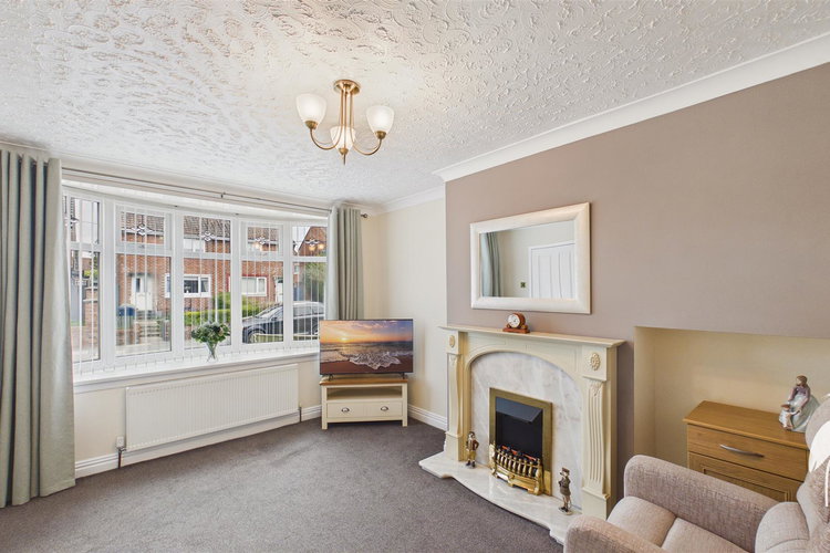 Lounge - Picture 2 of 21