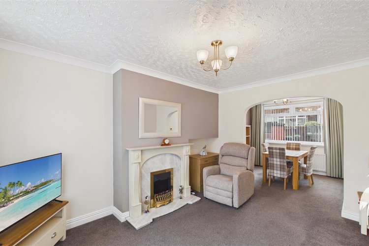 Lounge - Picture 3 of 21