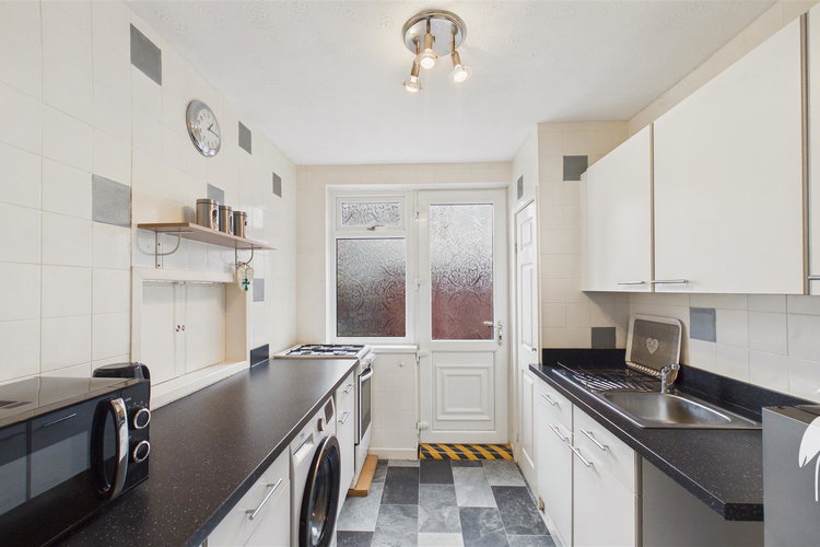 Kitchen - Picture 7 of 21