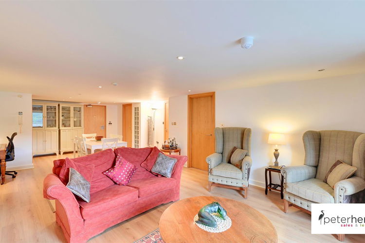 Open Plan Lounge/Diner - Picture 3 of 20