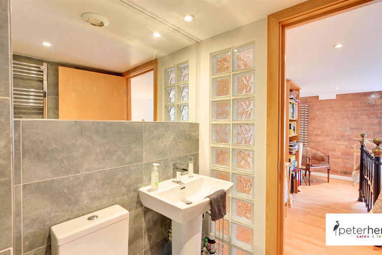 En-Suite - Picture 13 of 20