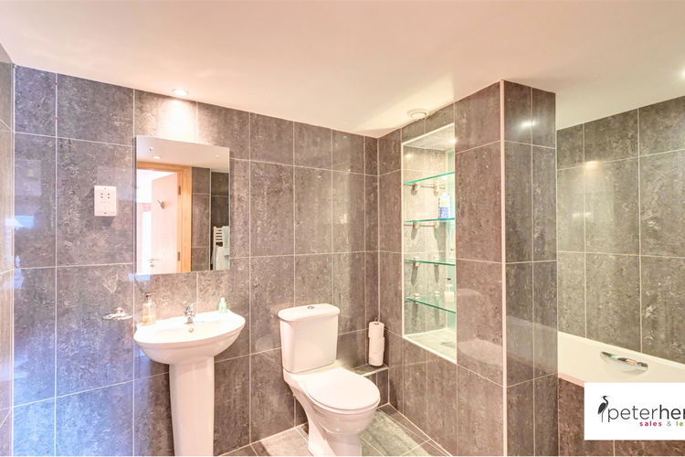 En-Suite Bathroom - Picture 17 of 20