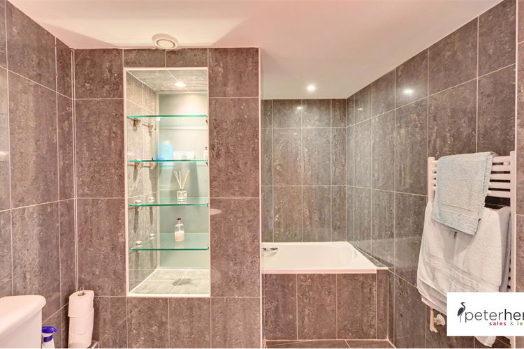 En-Suite Bathroom - Picture 18 of 20