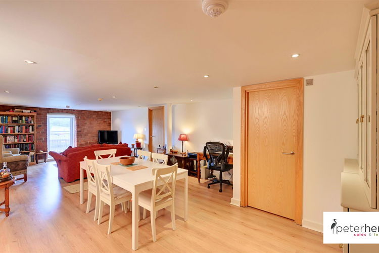 Open Plan Lounge/Diner - Picture 4 of 20