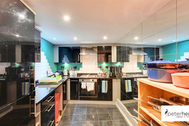 Kitchen - Picture 6 of 20