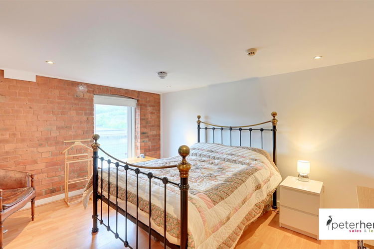 Bedroom 1 - Picture 9 of 20