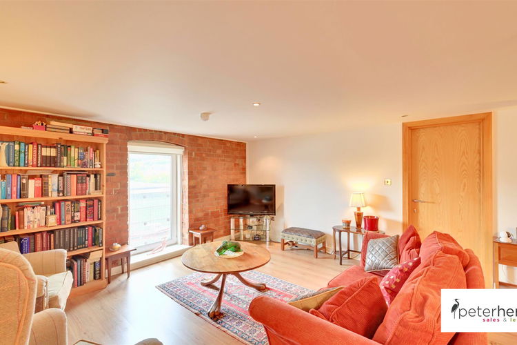 Open Plan Lounge/Diner - Picture 2 of 20