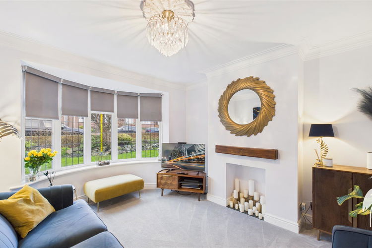 Lounge - Picture 2 of 39