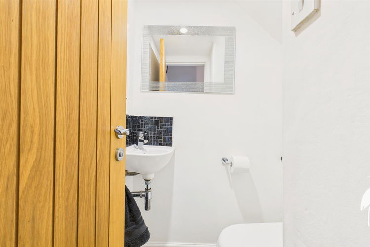 Cloakroom/WC - Picture 17 of 39