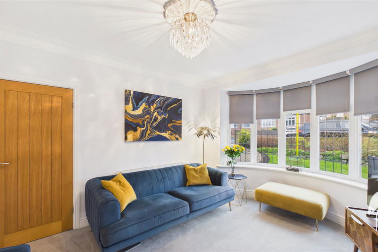 Lounge - Picture 3 of 39