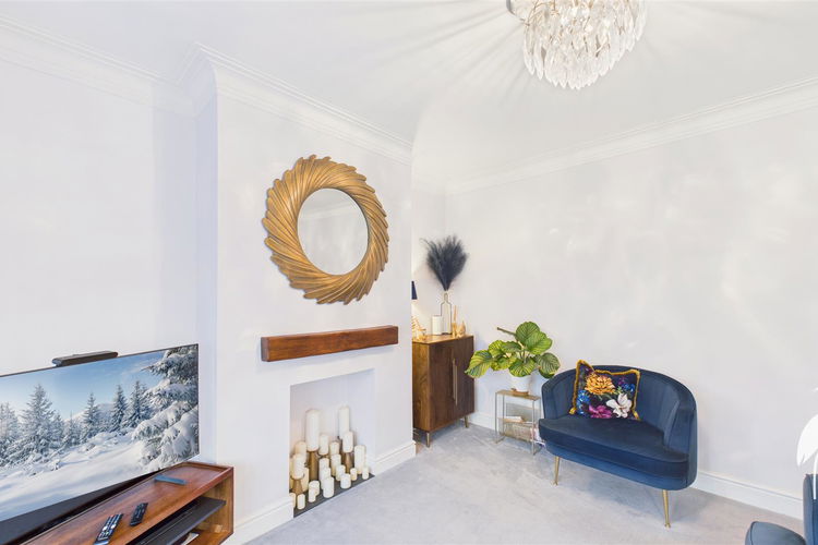 Lounge - Picture 5 of 39