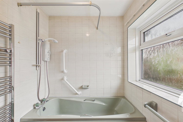 Bathroom - Picture 19 of 26