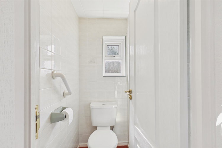 Separate WC - Picture 20 of 26