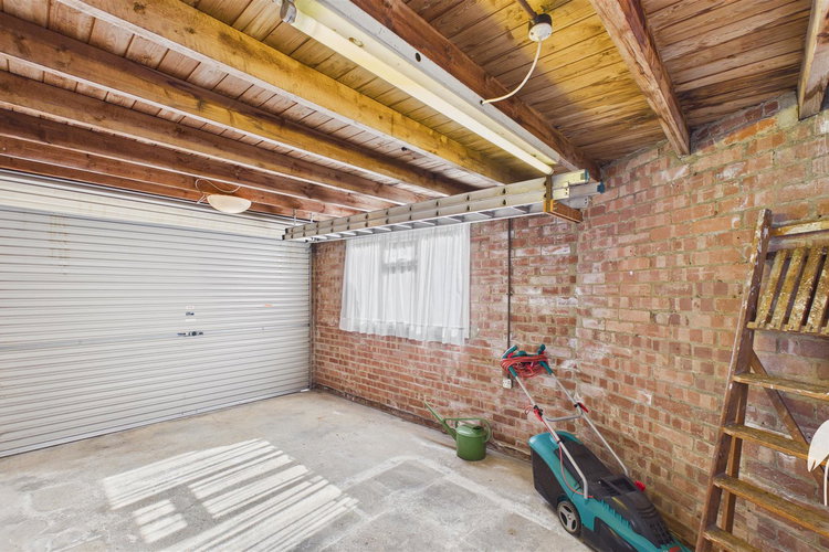 Garage - Picture 25 of 26