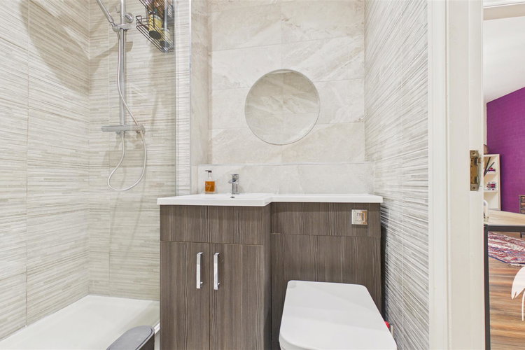Shower Room - Picture 15 of 16