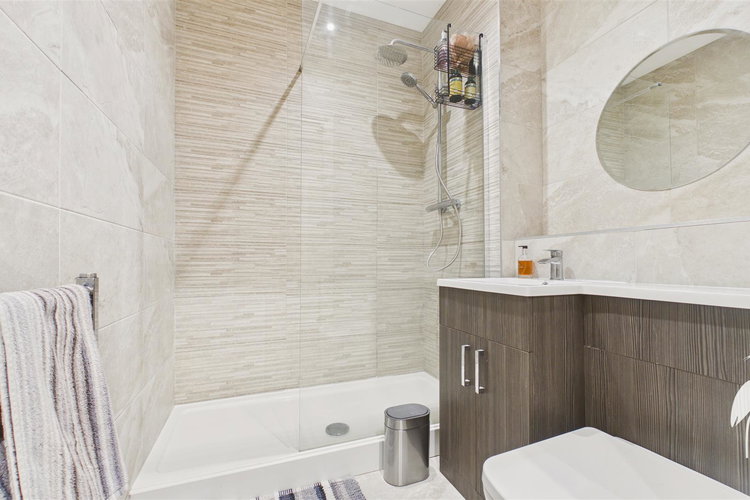 Shower Room - Picture 16 of 16