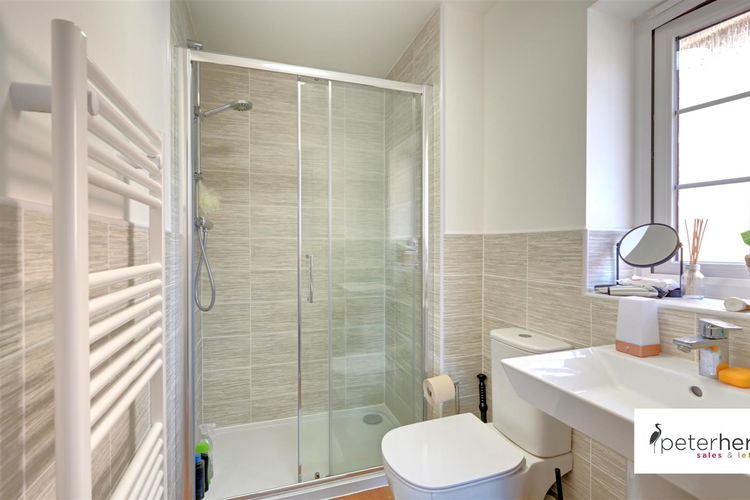En Suite - Picture 17 of 25
