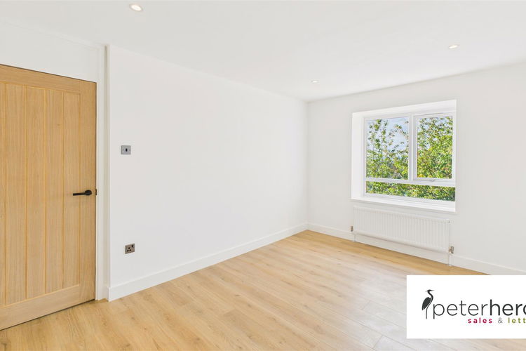 Bedroom 1 - Picture 11 of 19