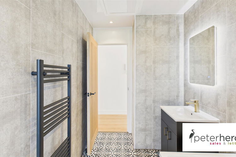 Bathroom - Picture 16 of 19