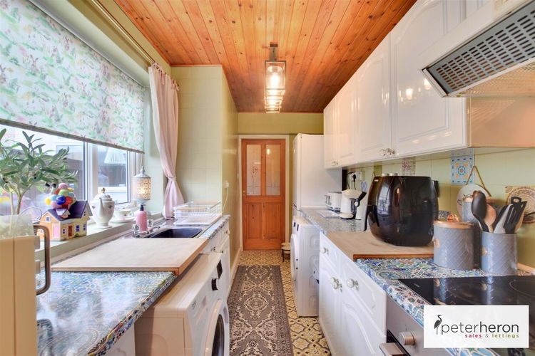 Kitchen - Picture 7 of 19