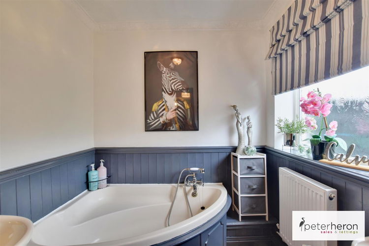Bathroom - Picture 10 of 19