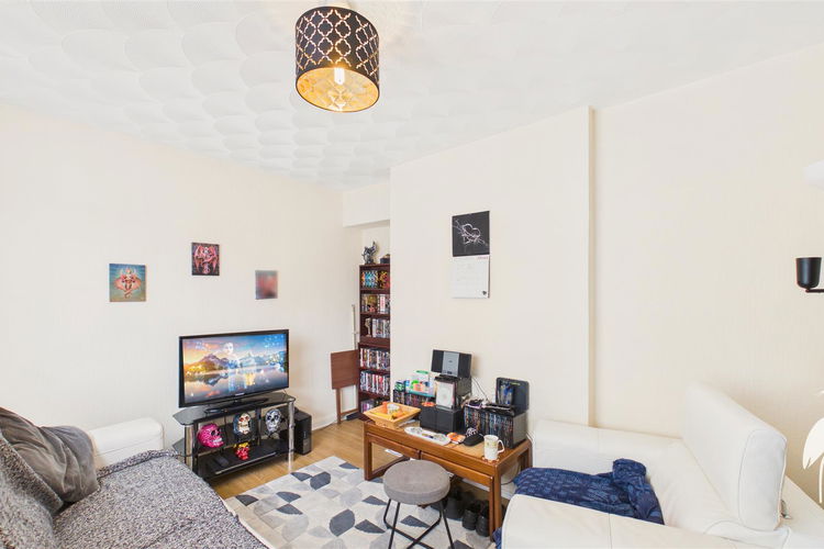 Lounge - Picture 3 of 15